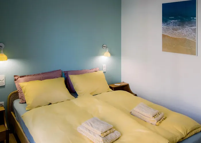 Blue Harbour House - Style Meets Comfort